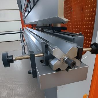 Sheet bending press pressure beam